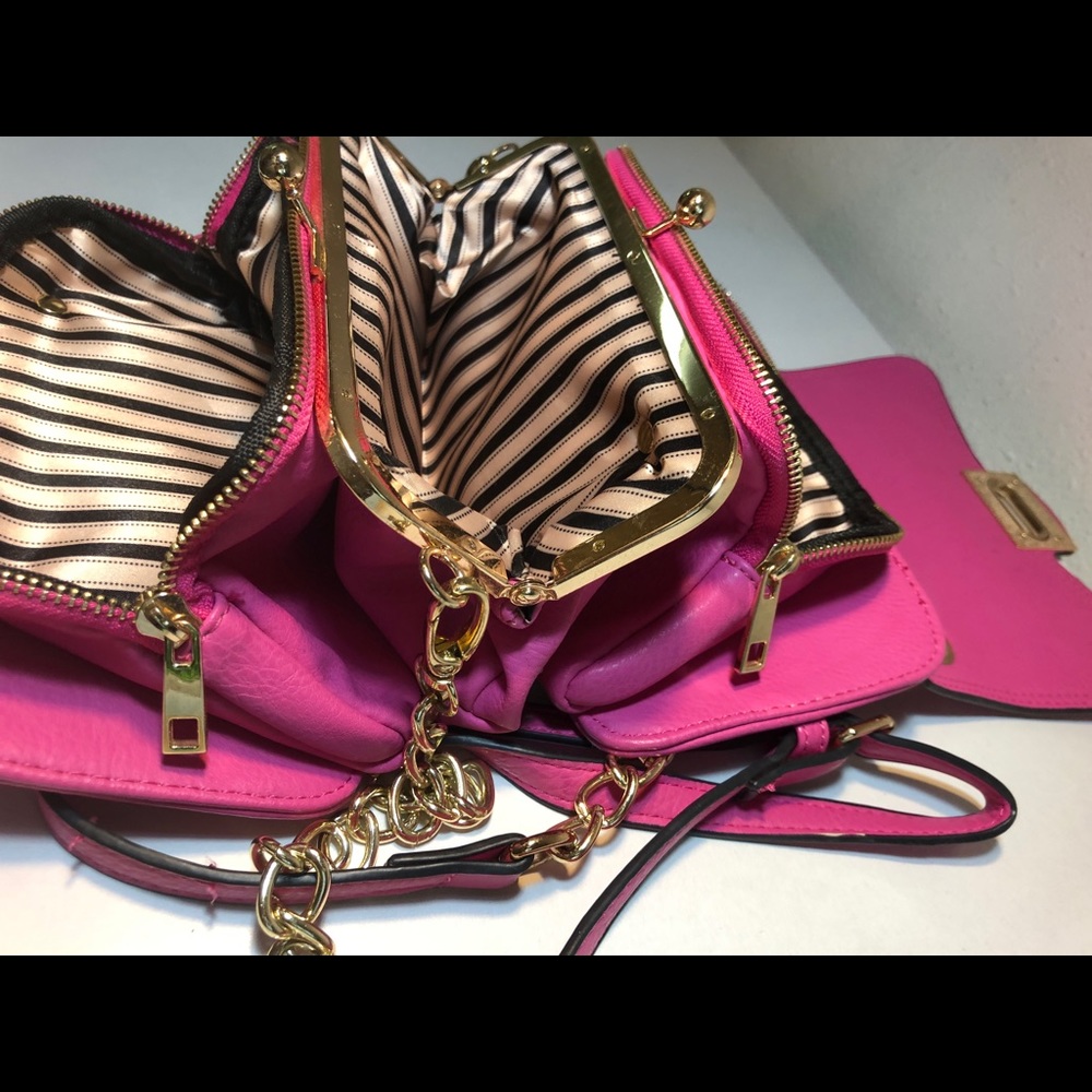 Pink bag with chains - Picture 4 of 5